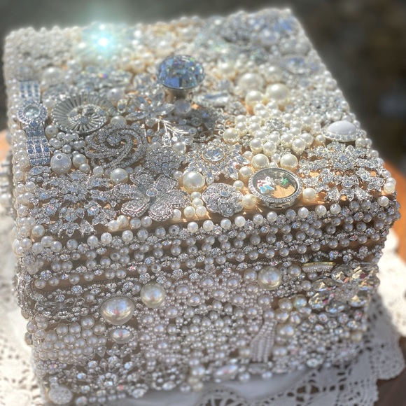 Frosted in Gems Keepsake Box - Picture 4 of 12